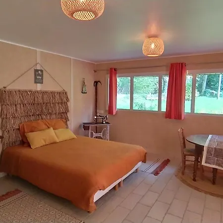 Les Loges De Yoff Bed and breakfast